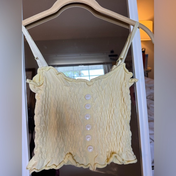 QED London: Pastel Yellow button down crop top - Picture 2 of 4